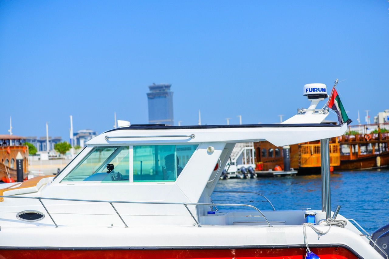 40 ft yacht side angle view