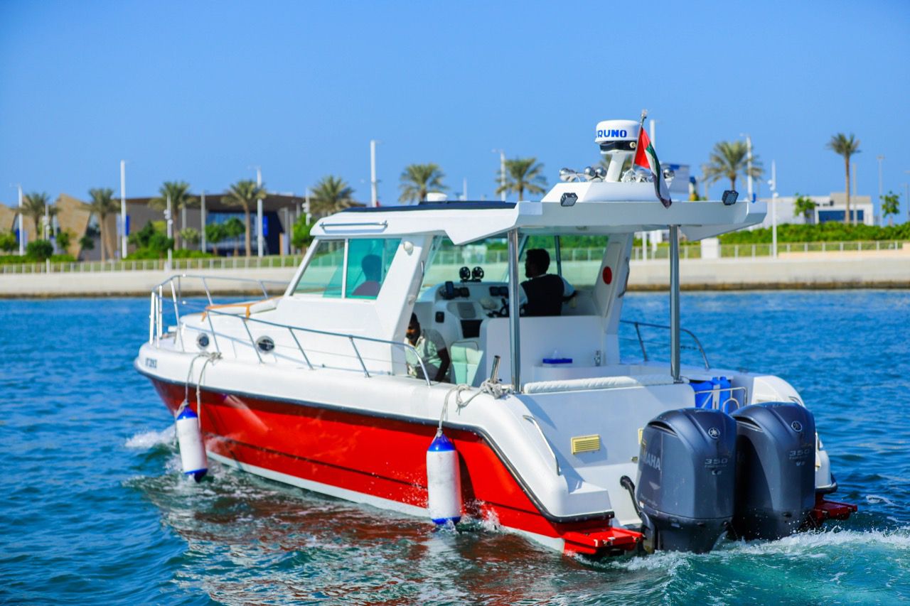 40ft yacht front view