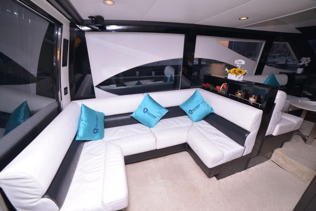 55ft yacht bedroom
